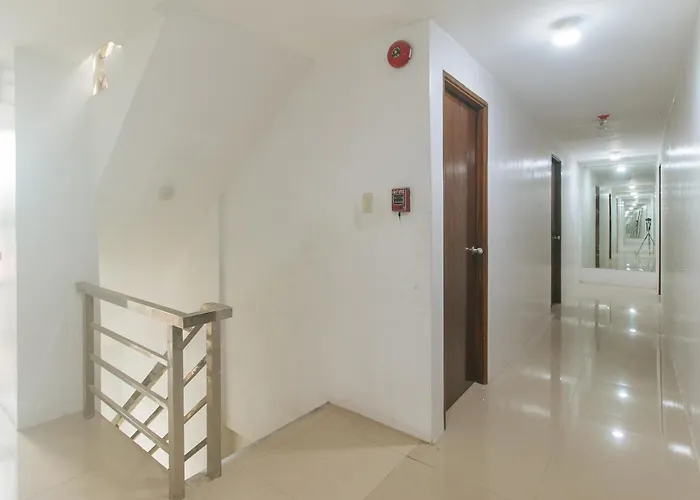 Hotel Reddoorz At Casa 82 *