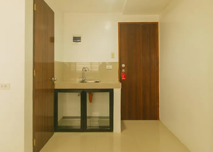 Reddoorz At Casa 82 Hotel *